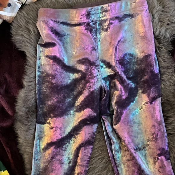 Blackmilk 
VELVET RAINBOW CROPPED LEGGINGS - Picture 4 of 5